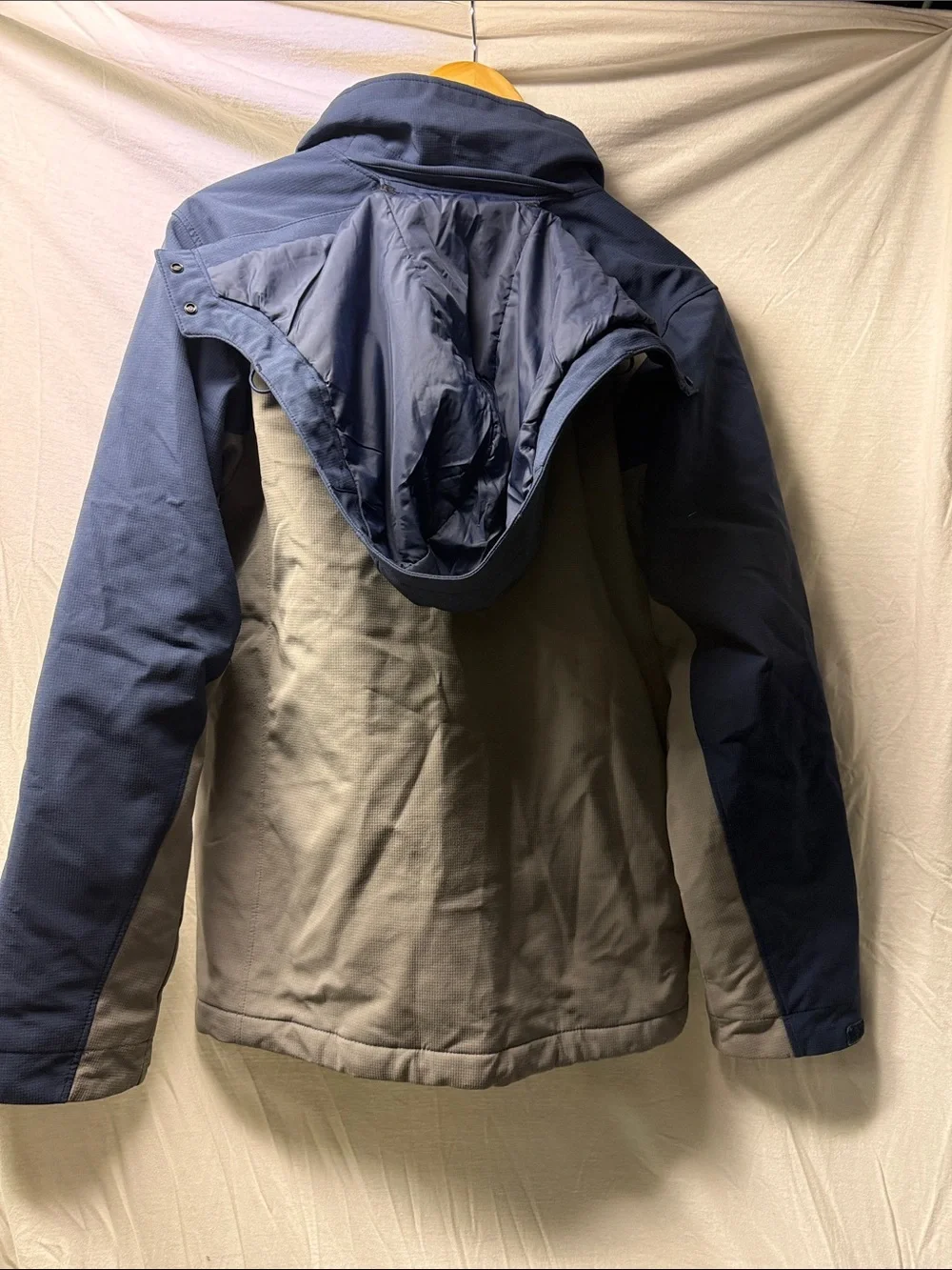 The North Face Men's Navy and Gray Softshell Jacket